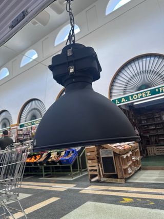 Lámpara industrial estética negra