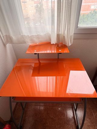 Mesa de ordenador cristal naranja