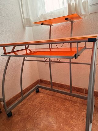 Mesa de ordenador cristal naranja