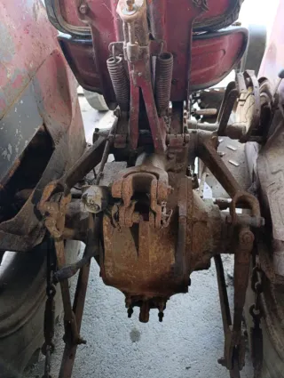 Tractor Massey Ferguson 147 averiado