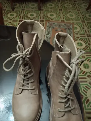 Botas militares mujer Beige Talla 41 Nuevas.
