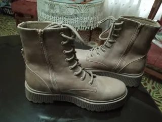 Botas militares mujer Beige Talla 41 Nuevas.