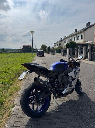Yamaha R1 2015