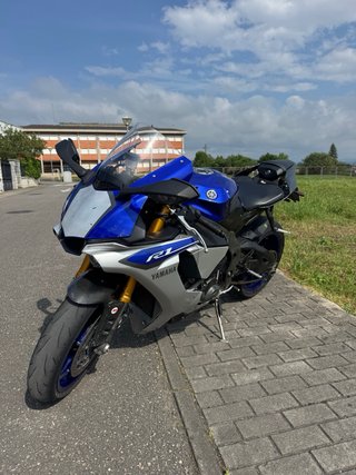 Yamaha R1 2015