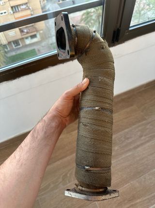 Downpipe Abarth IHI con cinta anticalórica.