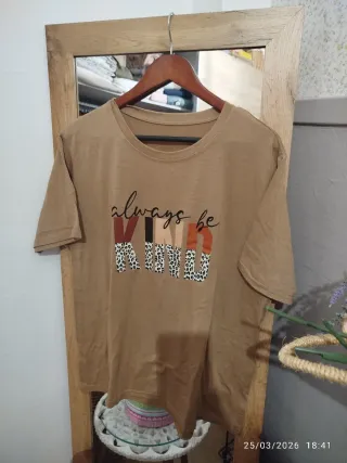 Camiseta Always Be Kind Marrón