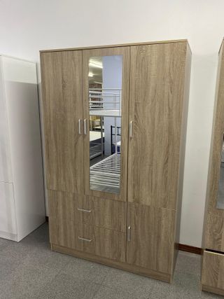 Armario de 3 puertas + espejo nuevo