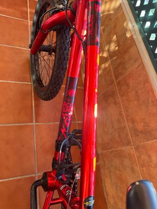 Bicicleta BMX Roja