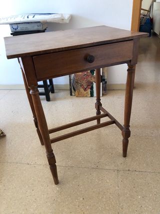 Mesita auxiliar vintage de madera