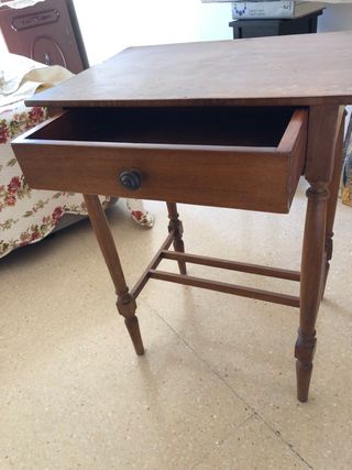 Mesita auxiliar vintage de madera