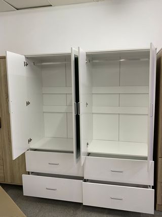 Armario blanco con 4 puertas y 4 cajones + espejos