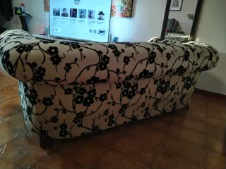 Sofá Chester Tela Flores Blanco y Negro