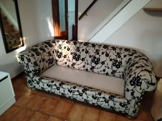 Sofá Chester Tela Flores Blanco y Negro