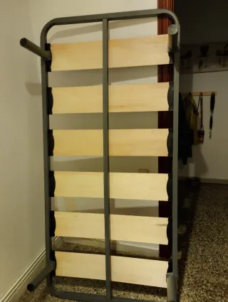 Somier de láminas anchas con patas