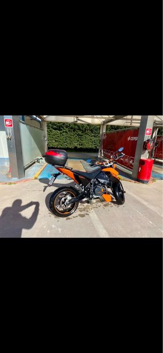 KTM 690 Duke Negra y Naranja