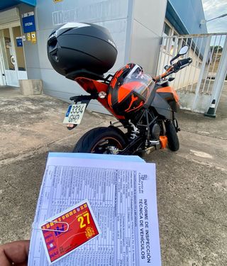 KTM 690 Duke Negra y Naranja