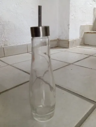 Aceitero de cristal con tapa metálica