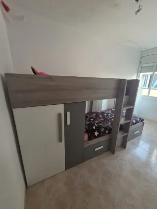 Cama tren litera con estantería y armario