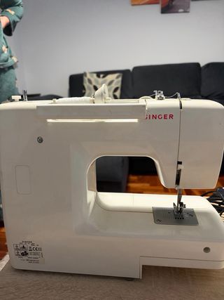 Máquina de coser Singer con funda