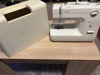 Máquina de coser Singer con funda