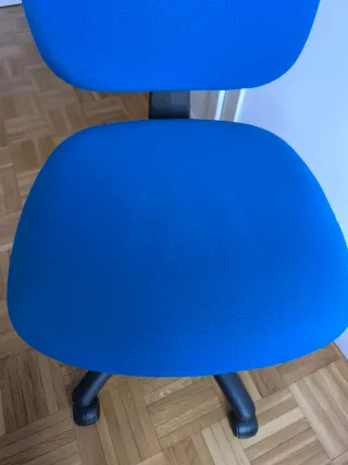 Silla de escritorio azulón y negro