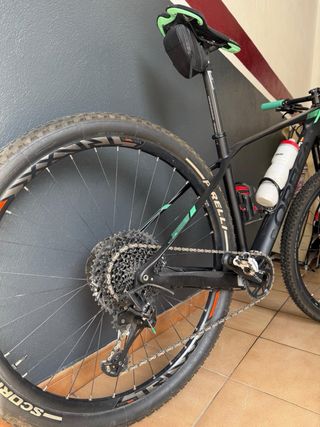 Bicicleta MTB Negra y Verde