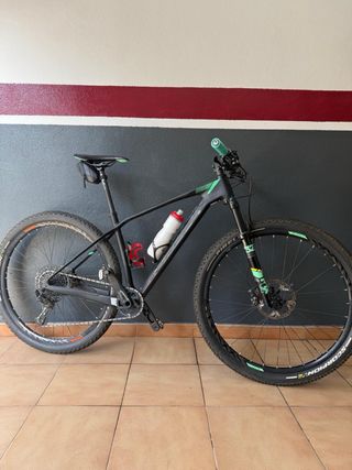 Bicicleta MTB Negra y Verde