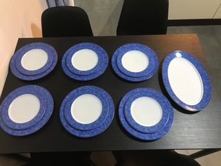 Vajilla 19 piezas azul y blanco, años 90. Nueva.