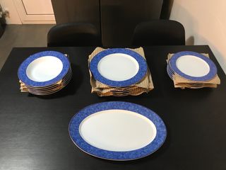 Vajilla 19 piezas azul y blanco, años 90. Nueva.