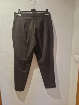 Pantalón marrón con cremalleras