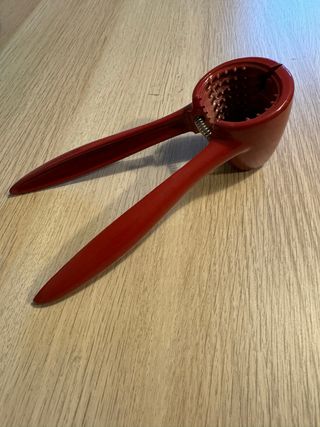 Cascanueces Rojo Metálico