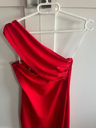 Vestido rojo asimétrico