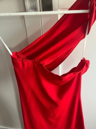 Vestido rojo asimétrico