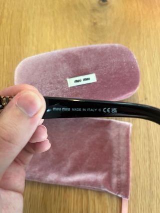 Óculos de sol Miu Miu pretos