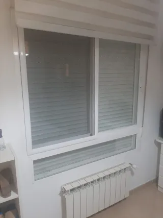 Ventanas de aluminio blancas