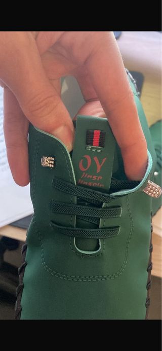 Zapatos verdes de cordones