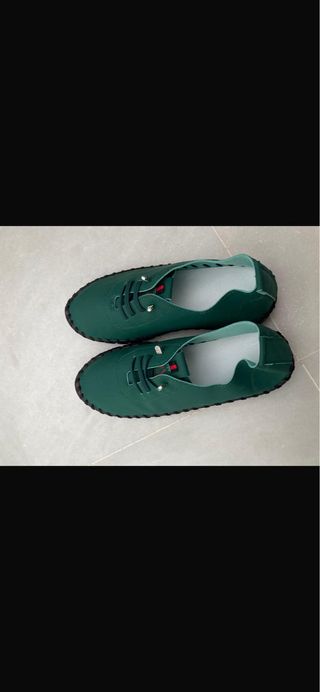 Zapatos verdes de cordones