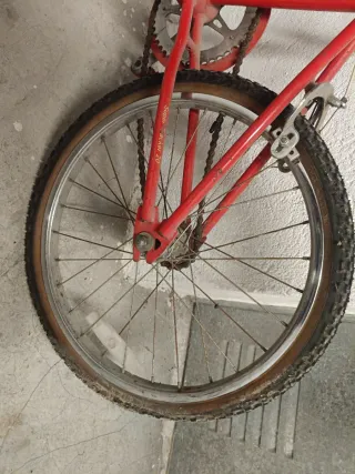 Bicicleta BMX Universal Roja