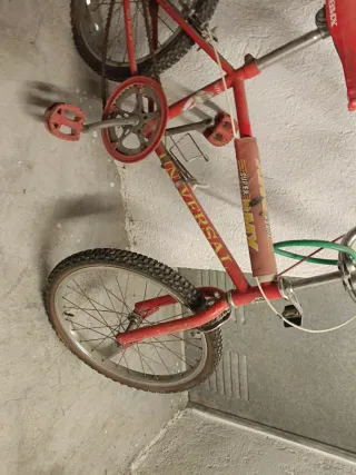 Bicicleta BMX Universal Roja