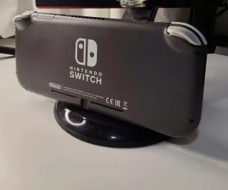 Nintendo Switch Lite Gris + Cargador + Funda