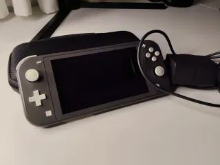 Nintendo Switch Lite Gris + Cargador + Funda