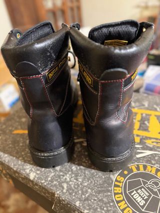 Botas de montaña TIMOTHY de piel, negras. Talla 45