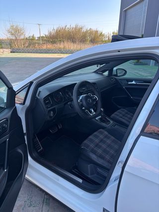 Volkswagen Golf GTI MK7 2.0 TSI DSG7 (2014)