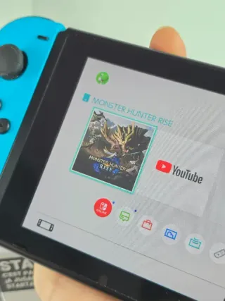 Nintendo Switch V2 + Monster Hunter Rise