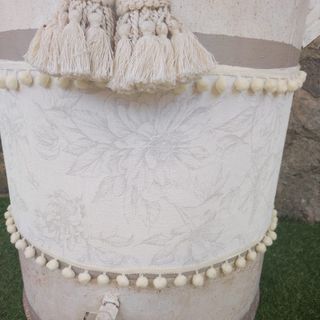 Aceitera antigua decorada