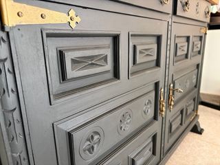 Mueble castellano en madera de cerezo y pino