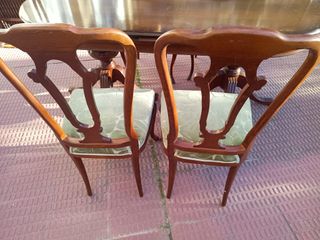 Mesa de comedor ovalada con 4 sillas