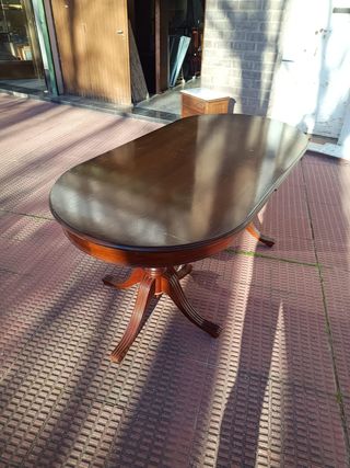 Mesa de comedor ovalada con 4 sillas