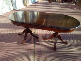 Mesa de comedor ovalada con 4 sillas