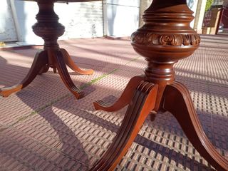 Mesa de comedor ovalada con 4 sillas